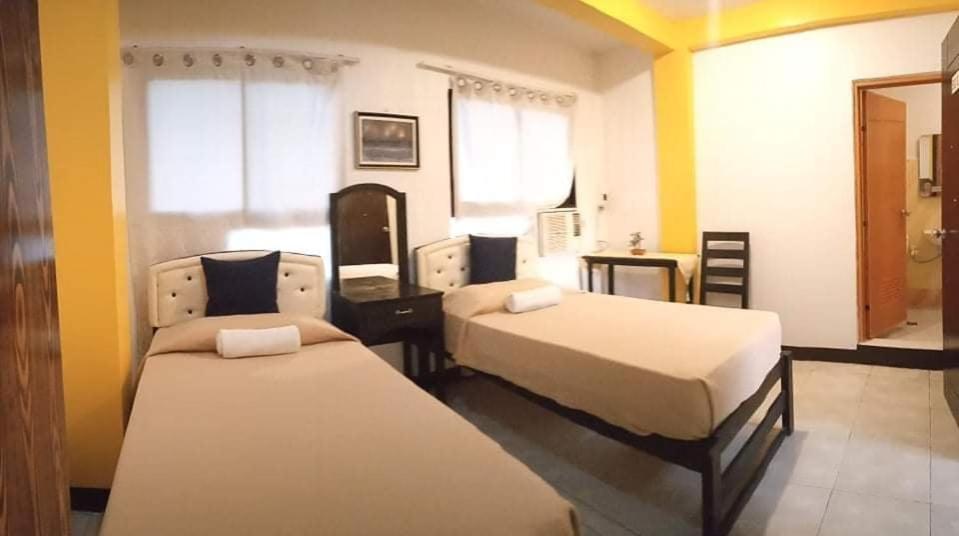 Amax Inn Cebu Mandaue Bagian luar foto