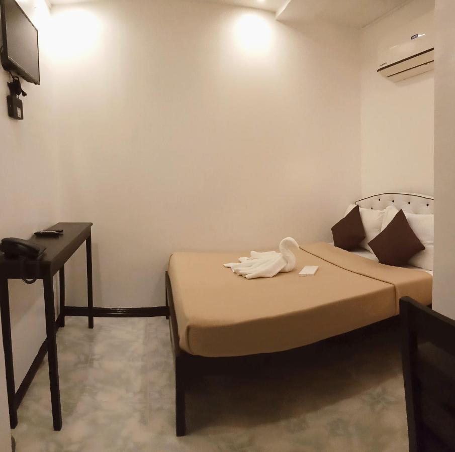 Amax Inn Cebu Mandaue Bagian luar foto